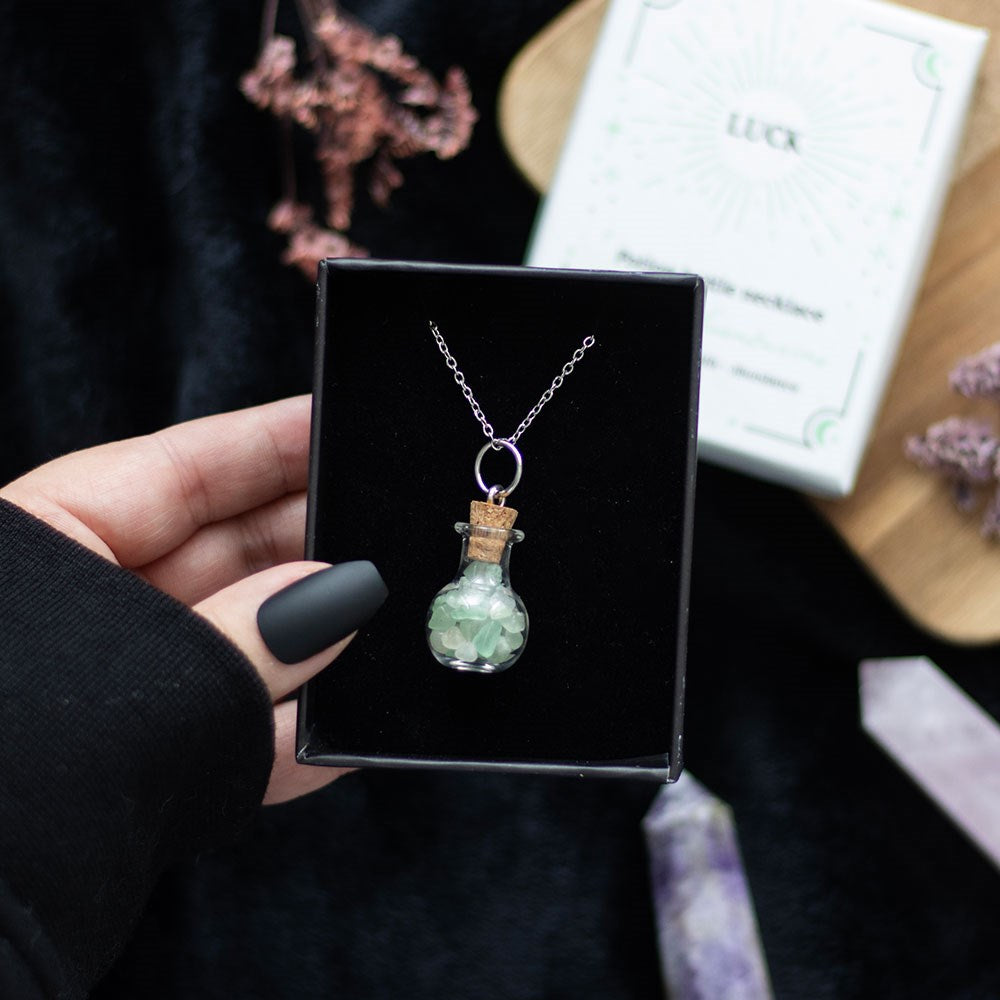 Luck Potion Aventurin-Kette – Witchy Halskette mit Kristallfläschchen